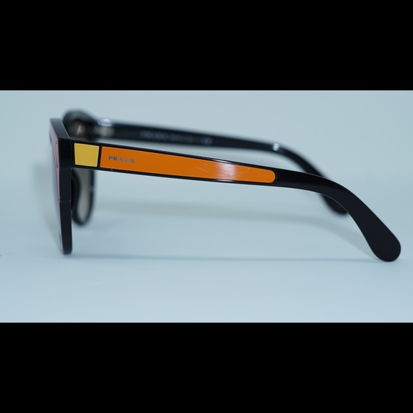 Amazing pair of Prada Sunglasses - Picture 3 of 3